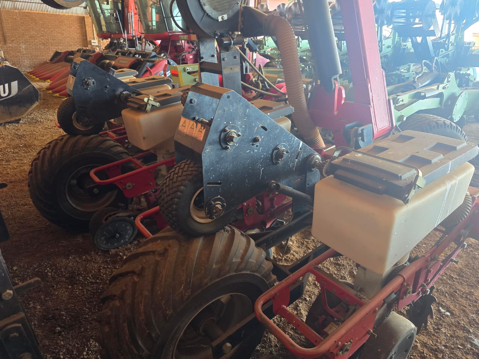 2 x 12 Row / Ry .91cm Massey Ferguson 555 Stackfold Planter - Image 3