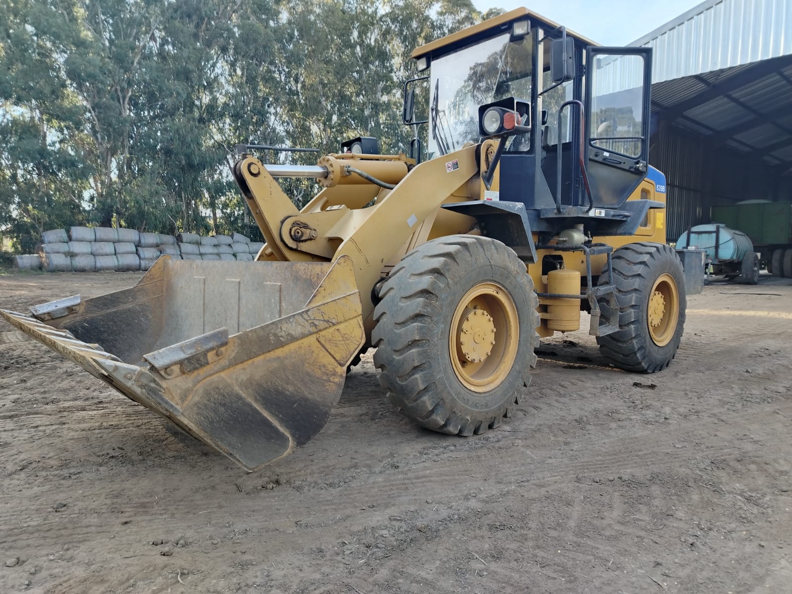 SEM 737B Front End Loader / Voorlaaier