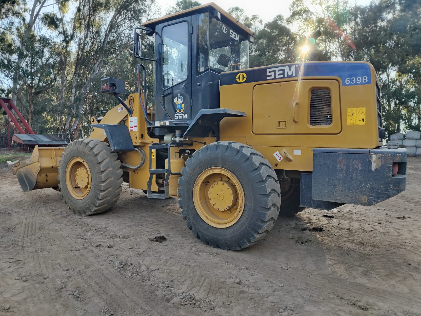 SEM 737B Front End Loader / Voorlaaier - Image 3