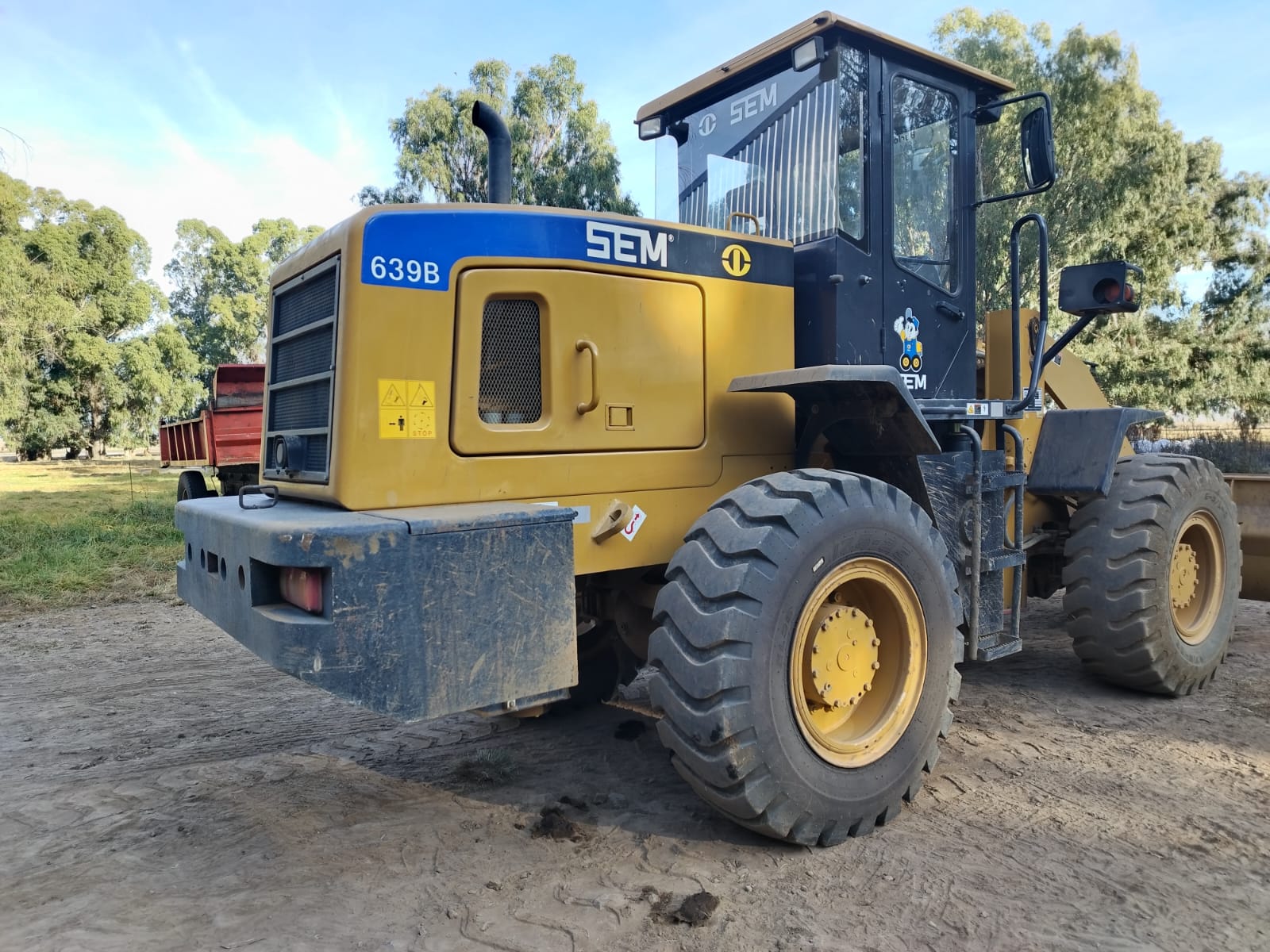 SEM 737B Front End Loader / Voorlaaier - Image 4