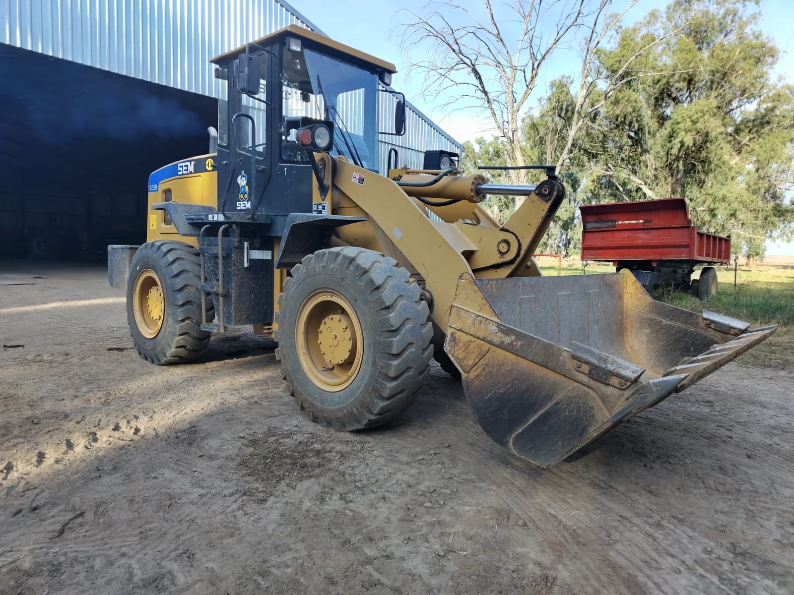 SEM 737B Front End Loader / Voorlaaier - Image 6