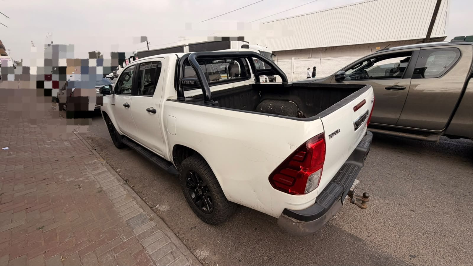 Toyota Hilux 2.4 SRX Manual Double Cab Pickup / Bakkie