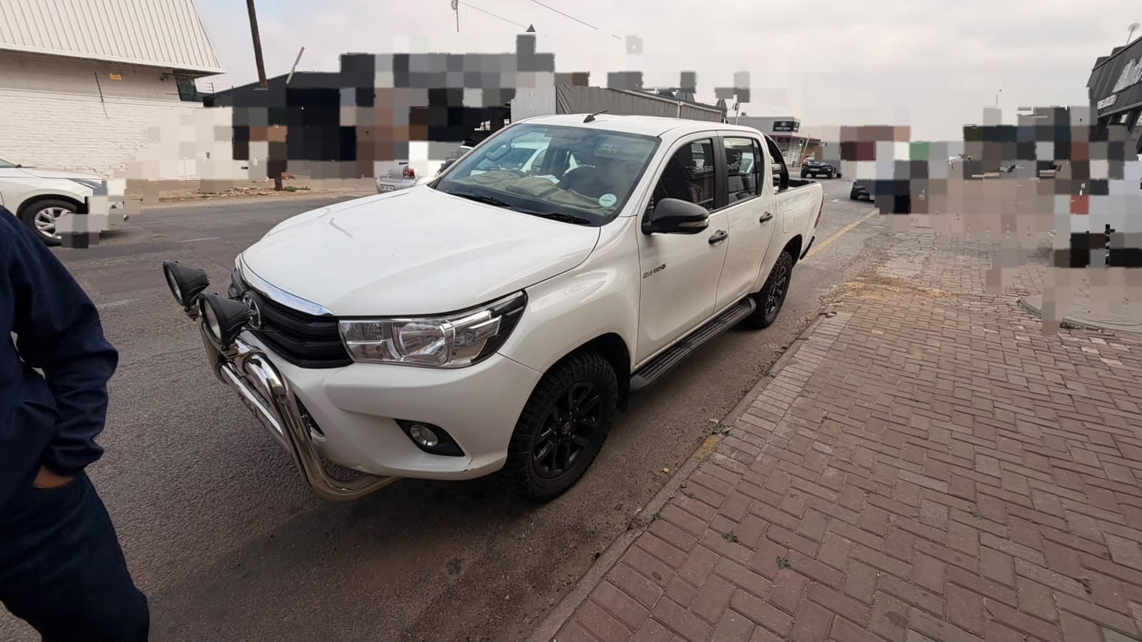 Toyota Hilux 2.4 SRX Manual Double Cab Pickup / Bakkie - Image 5
