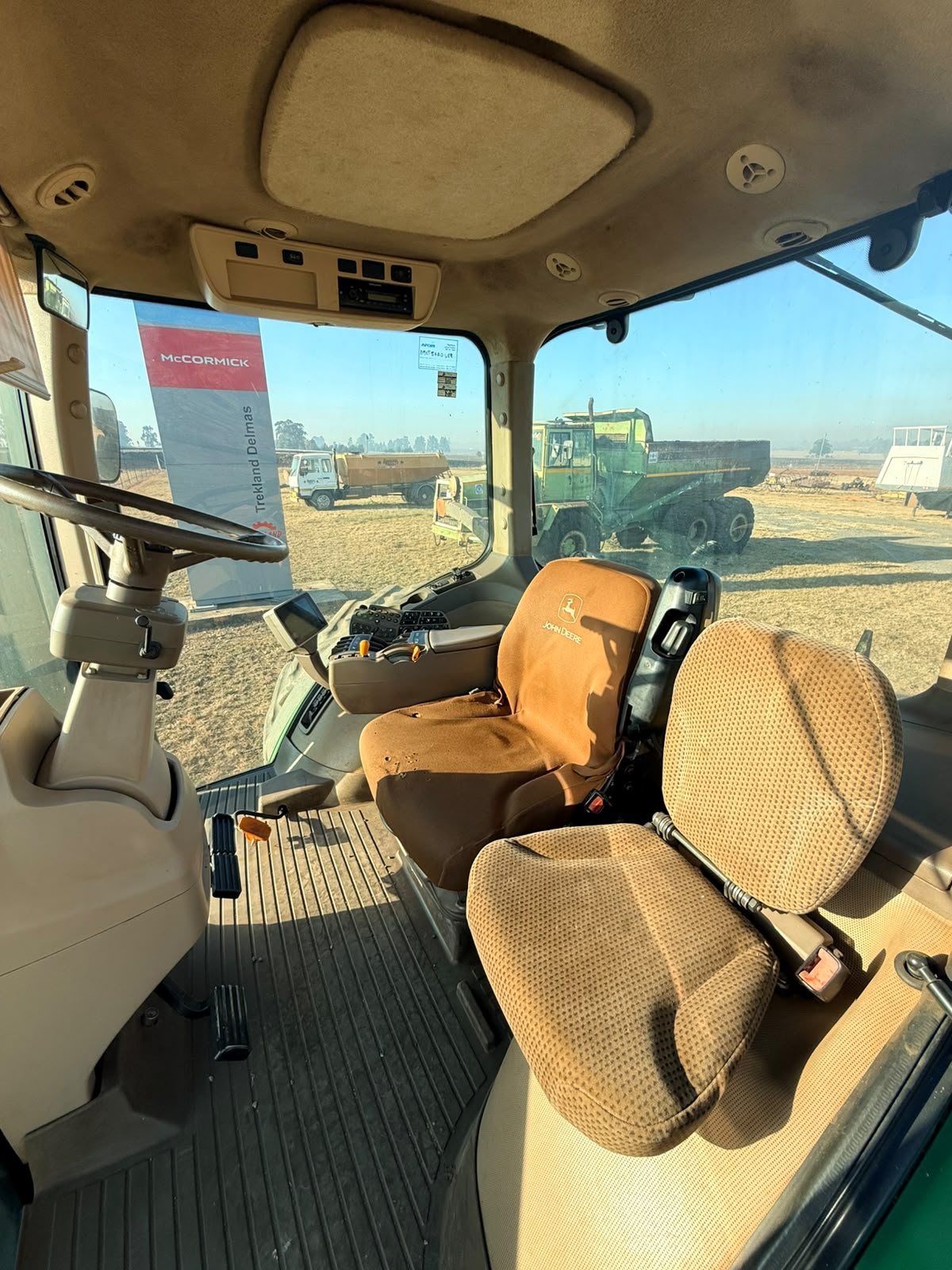 John Deere 8335R Trekker / Tractor - Image 5