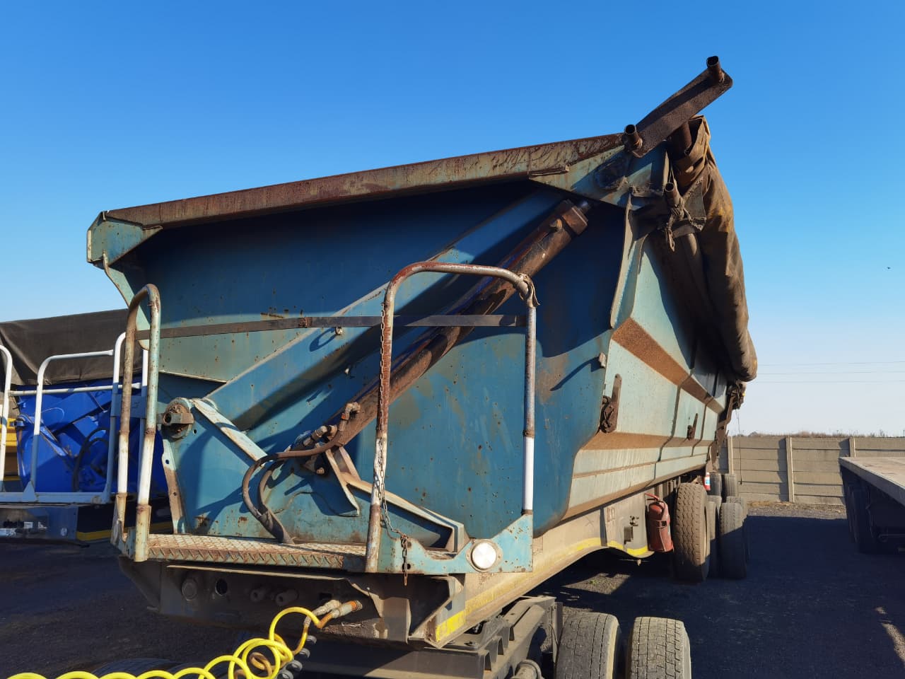 SA Truckbodies Side Tipper Trailer / Sleepwa - Image 2