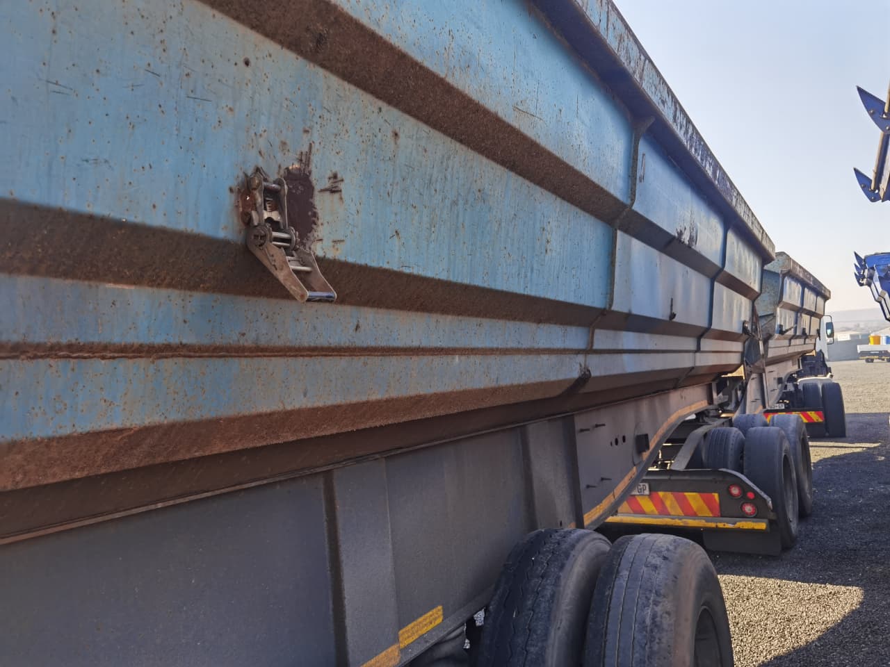 SA Truckbodies Side Tipper Trailer / Sleepwa - Image 3