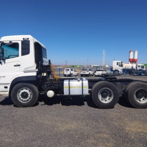Alternative view of UD Quon GW26.450 Voorhakker Trok / Horse Truck