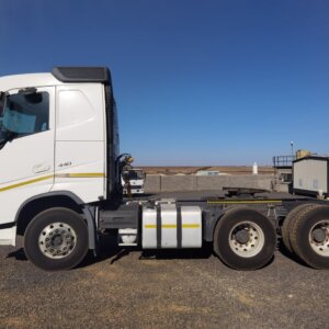 Volvo FH440 Voorhakker Trok / Horse Truck