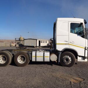 Alternative view of Volvo FH440 Voorhakker Trok / Horse Truck