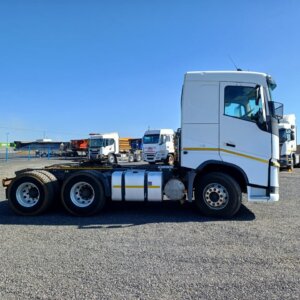 Alternative view of Volvo FH440 Voorhakker Trok / Horse Truck