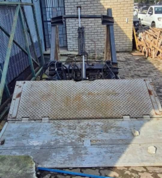 8 Ton Truck Tail Lift / Vragmotor Agterligger