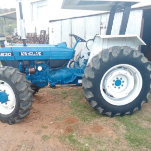 Alternative view of New Holland 4630 DT Trekker / Tractor