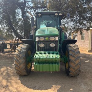 Alternative view of John Deere 7730 Trekker / Tractor