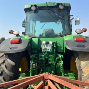 Alternative view of John Deere 7820 Trekker / Tractor
