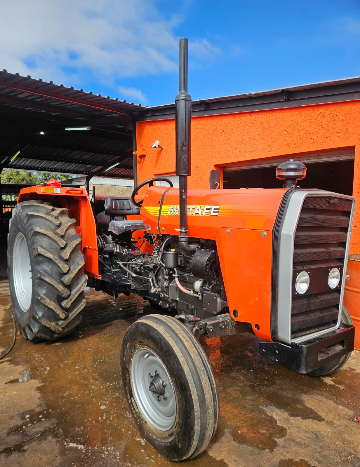 Tafe 8502 4x2 Trekker / Tractor - Image 4