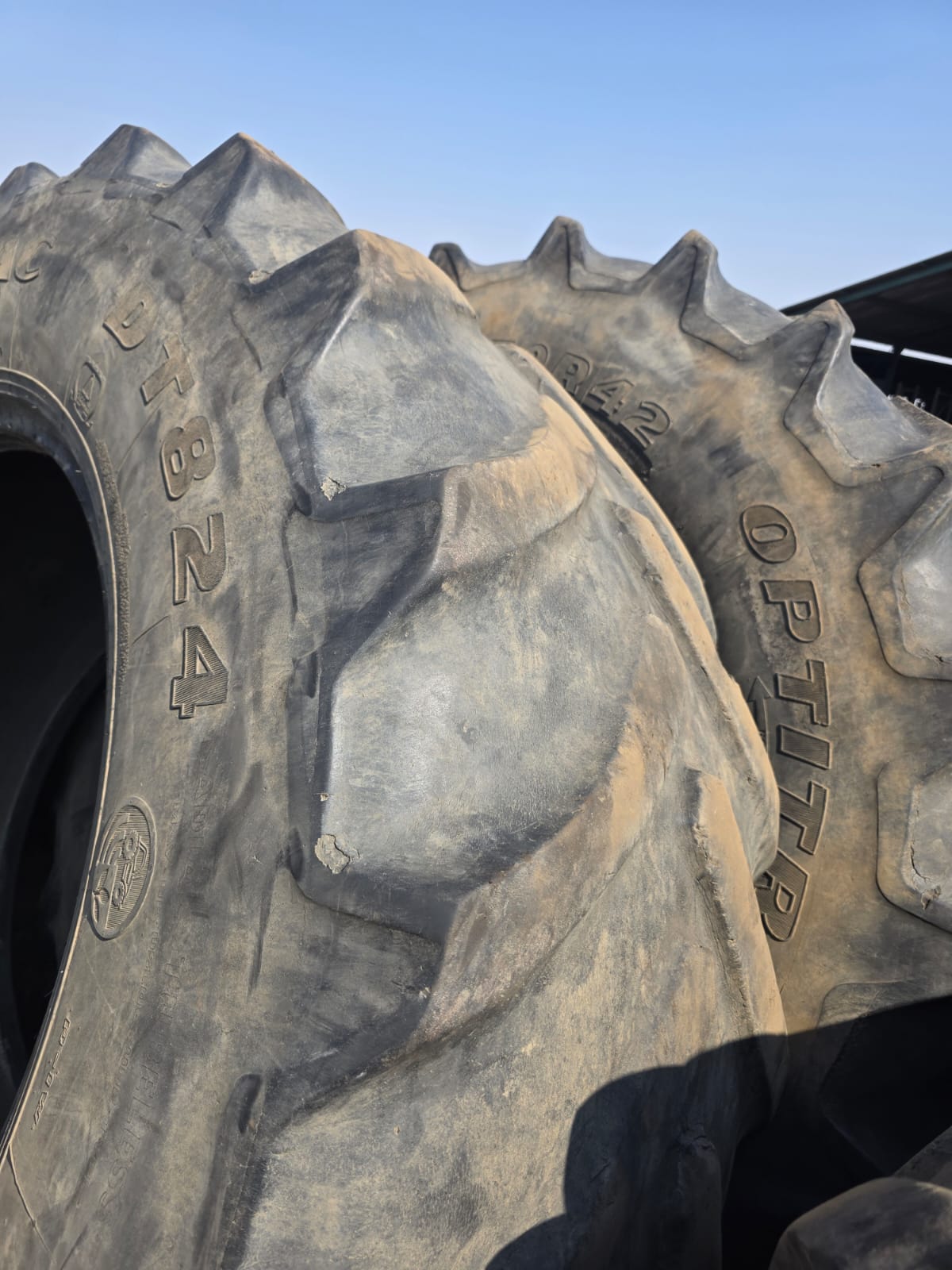 3 x 710.70 R42 Gebruikte Goodyear Trekker Bande / Used Tractor Tires - Image 3