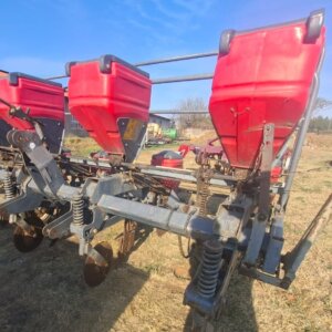 Alternative view of 4 Row / Ry Massey Ferguson MF 106 L45 No Till Mechanical Planter