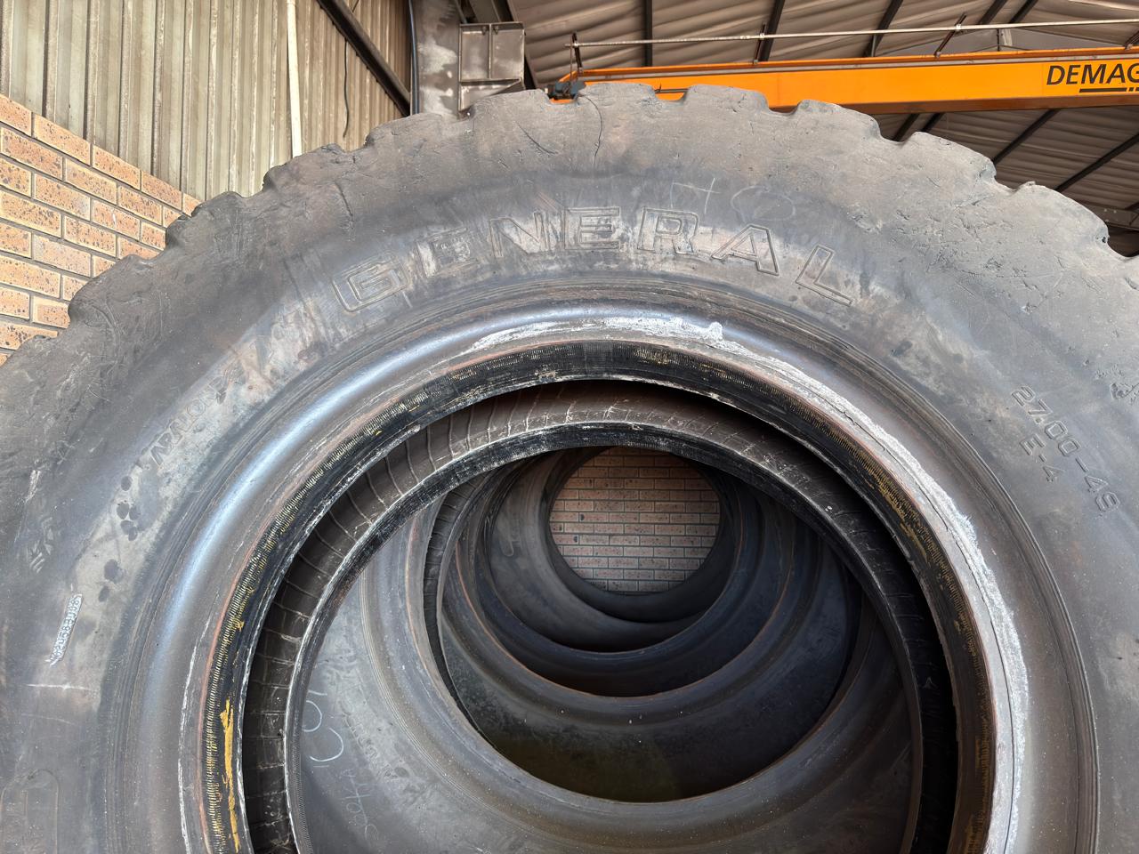 6 x 27.00-46 E4 General Gebruikte Swaardiens Masjien Bande / Used Heavy Duty Machine Tires - Image 3