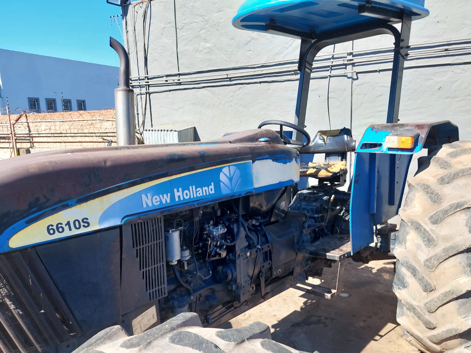 New Holland 6610S Trekker / Tractor
