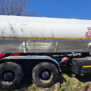 Alternative view of 16 000L MAN 33-464 Fuel Truck / Vragmotor