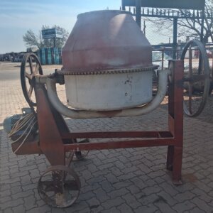 Alternative view of Beton Menger / Concrete Mixer