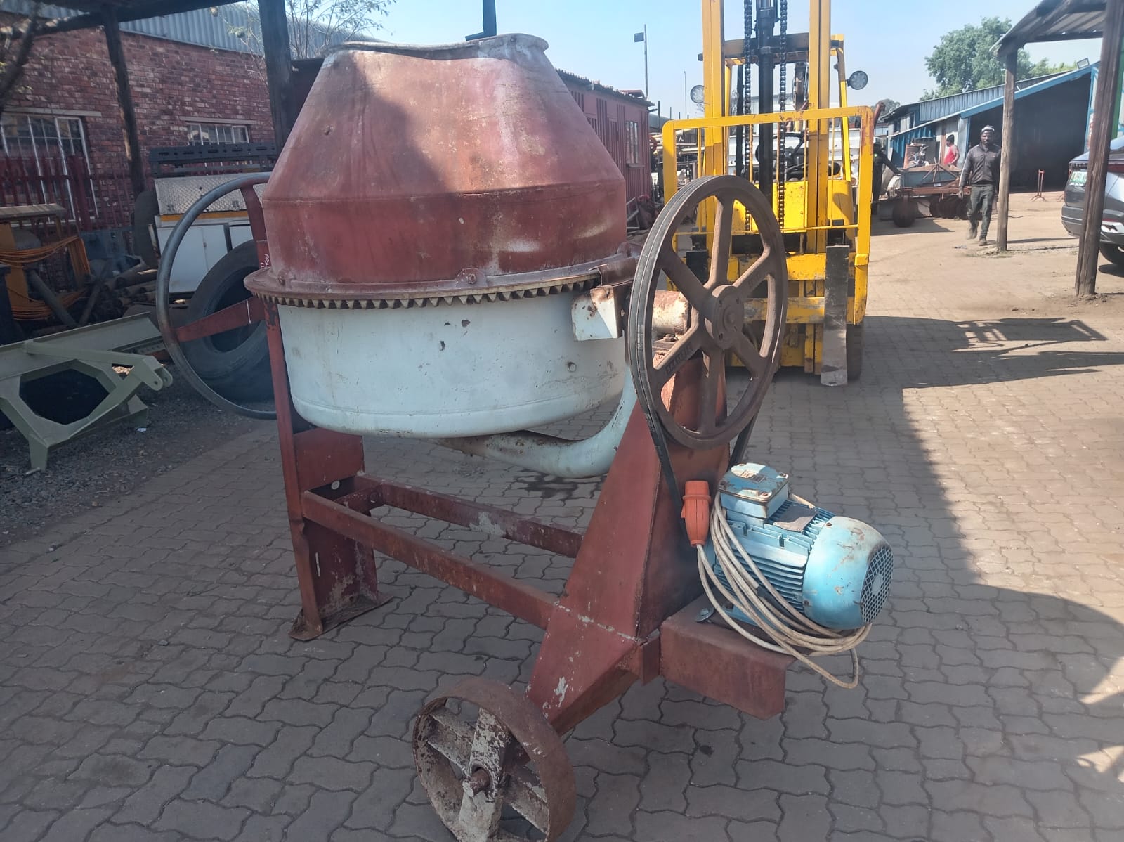 Beton Menger / Concrete Mixer - Image 3