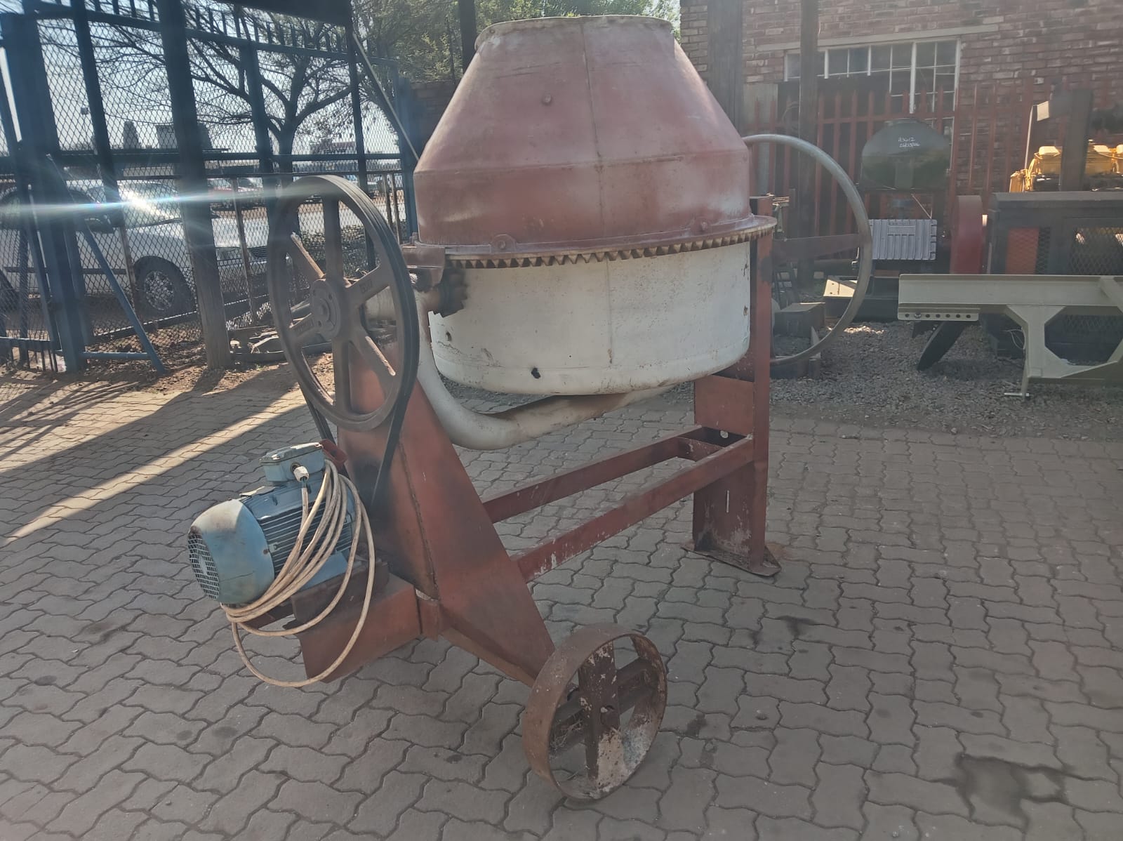 Beton Menger / Concrete Mixer - Image 4