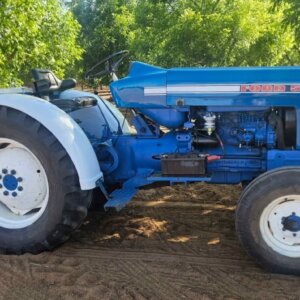 Alternative view of Ford 5000 Trekker / Tractor