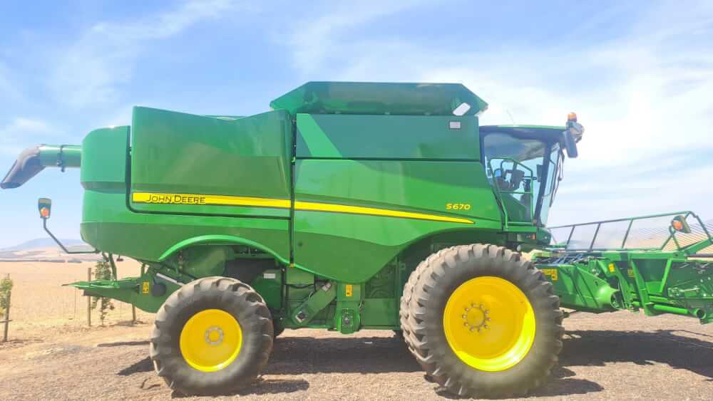 John Deere S670 Stroper / Combine Harvester