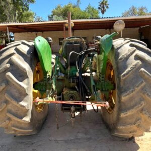 Alternative view of 1984 John Deere 2141 4x4 Trekker / Tractor