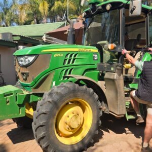Alternative view of John Deere 6125M Trekker / Tractor