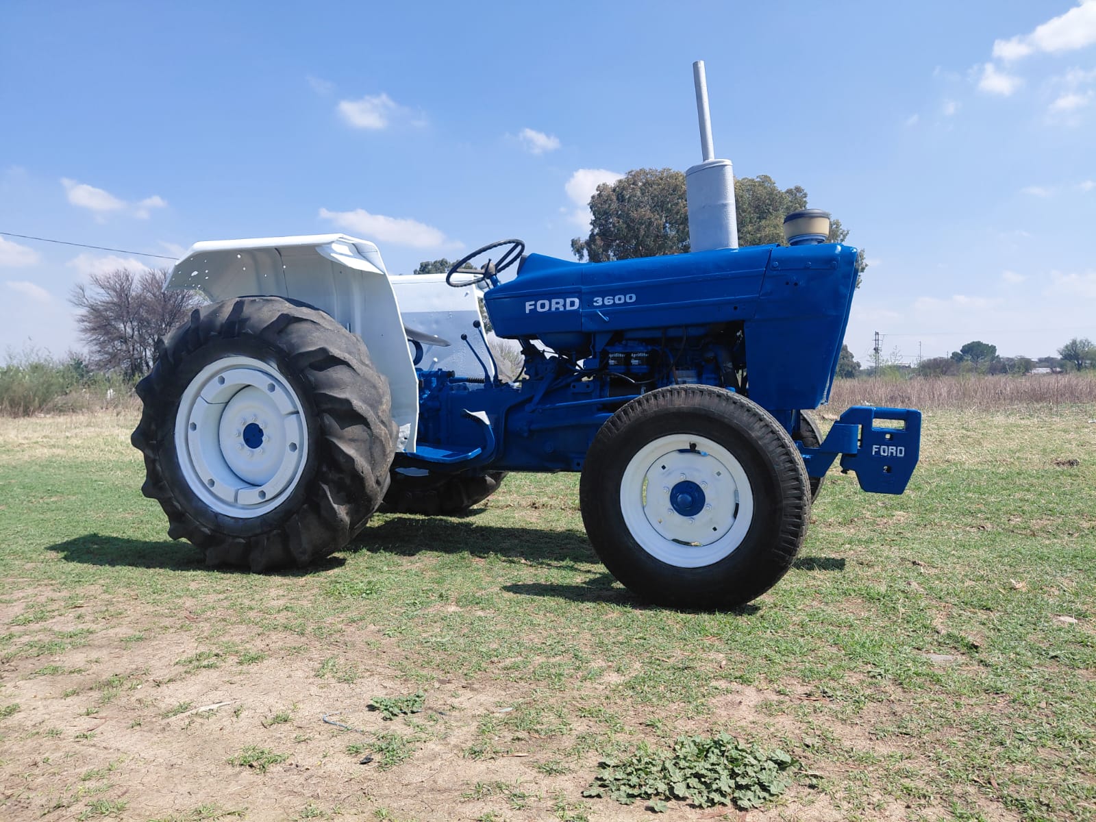 Ford 3600 2x4 Trekker / Tractor - Image 4