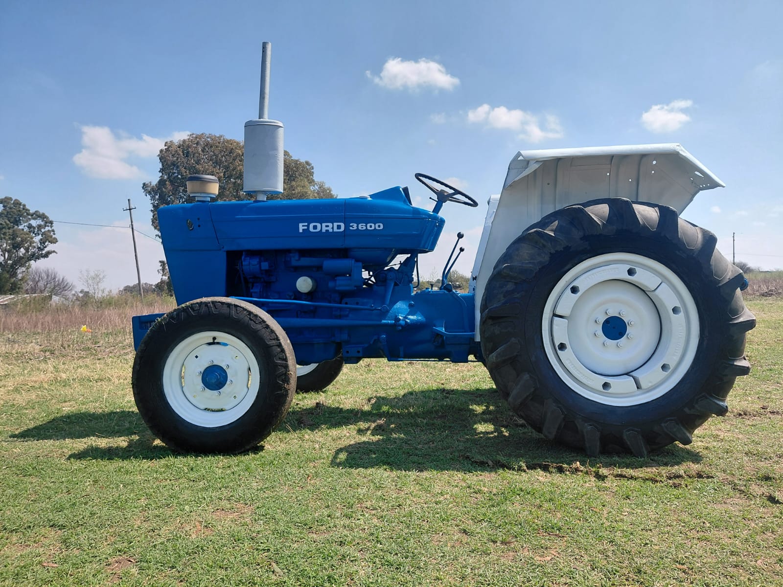 Ford 3600 2x4 Trekker / Tractor - Image 5
