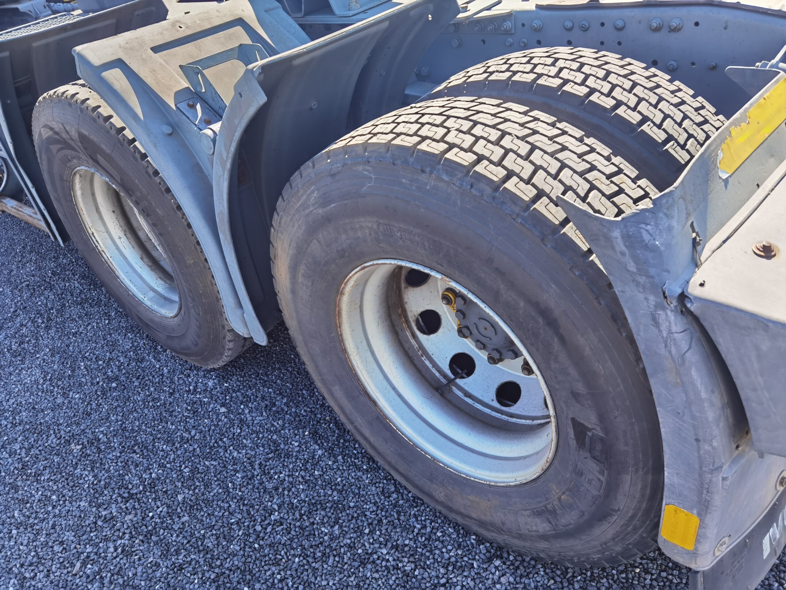 Iveco 440 Voorhakker Trok / Horse Truck - Image 3