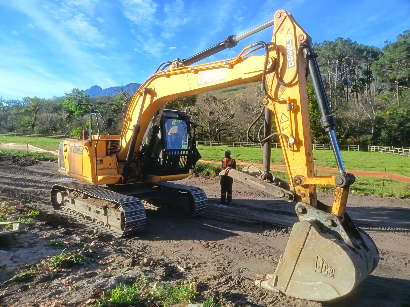 JCB JS140 Excavator / Graafmasjien