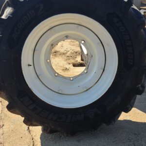 2 x 420/85R30 Bande / Tires