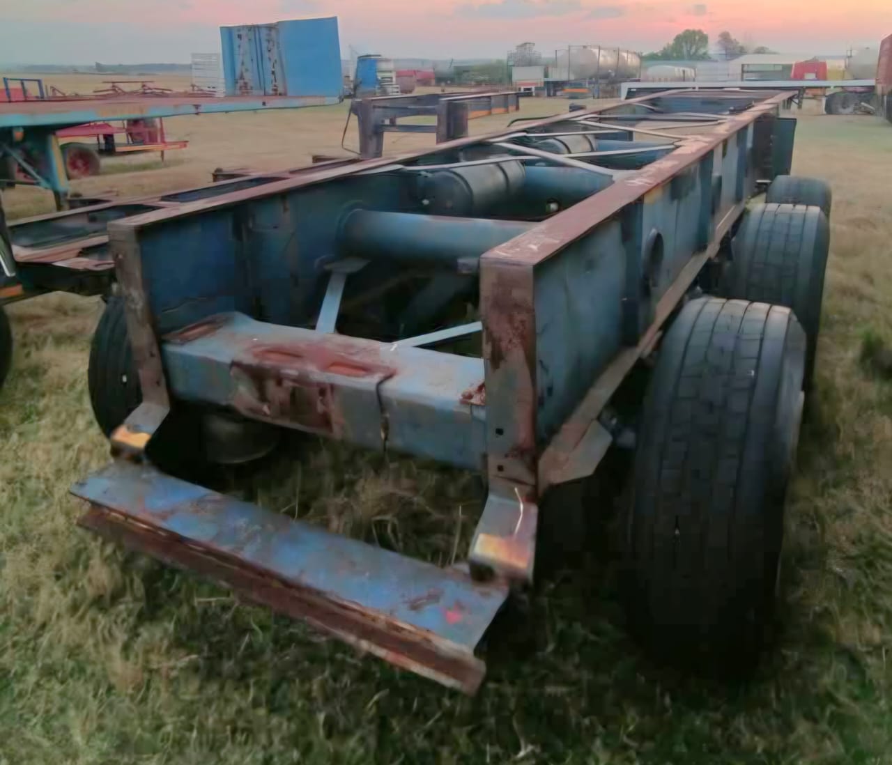 2 x 3 Axle Skeleton Trailers / Sleepwaens