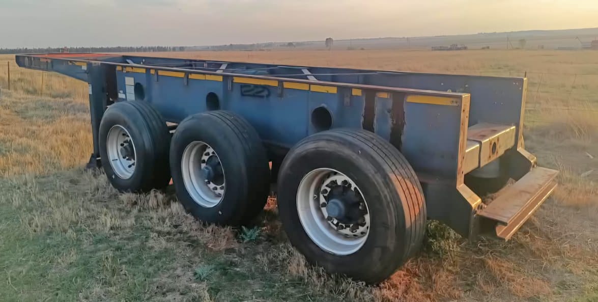 2 x 3 Axle Skeleton Trailers / Sleepwaens - Image 3