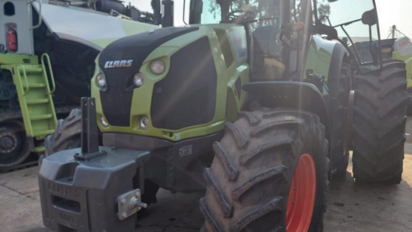 Claas Axion 800 4WD Cab Trekker / Tractor - Image 3