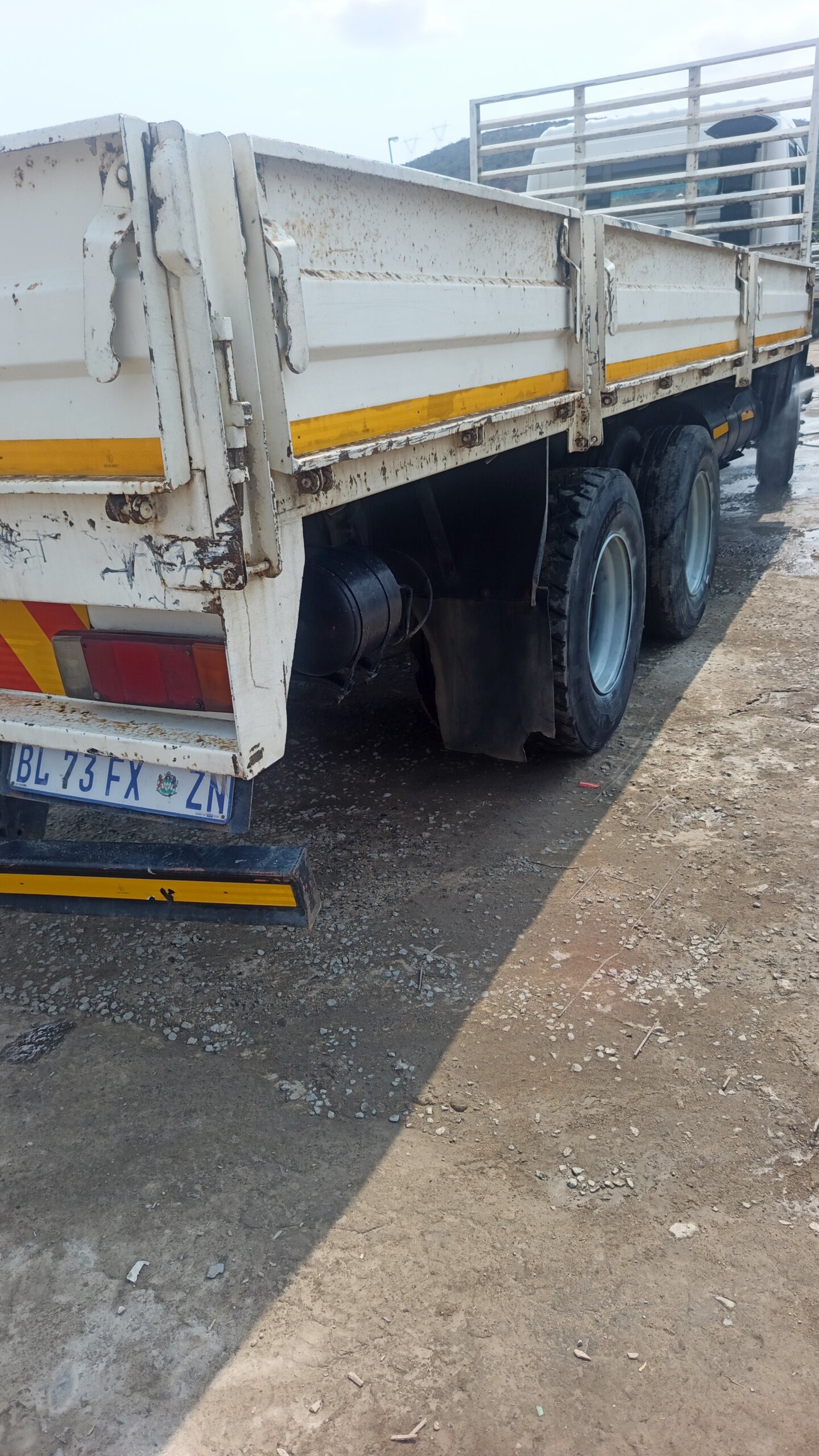 TATA LPT 2523e Dropside Truck / Trok - Image 5