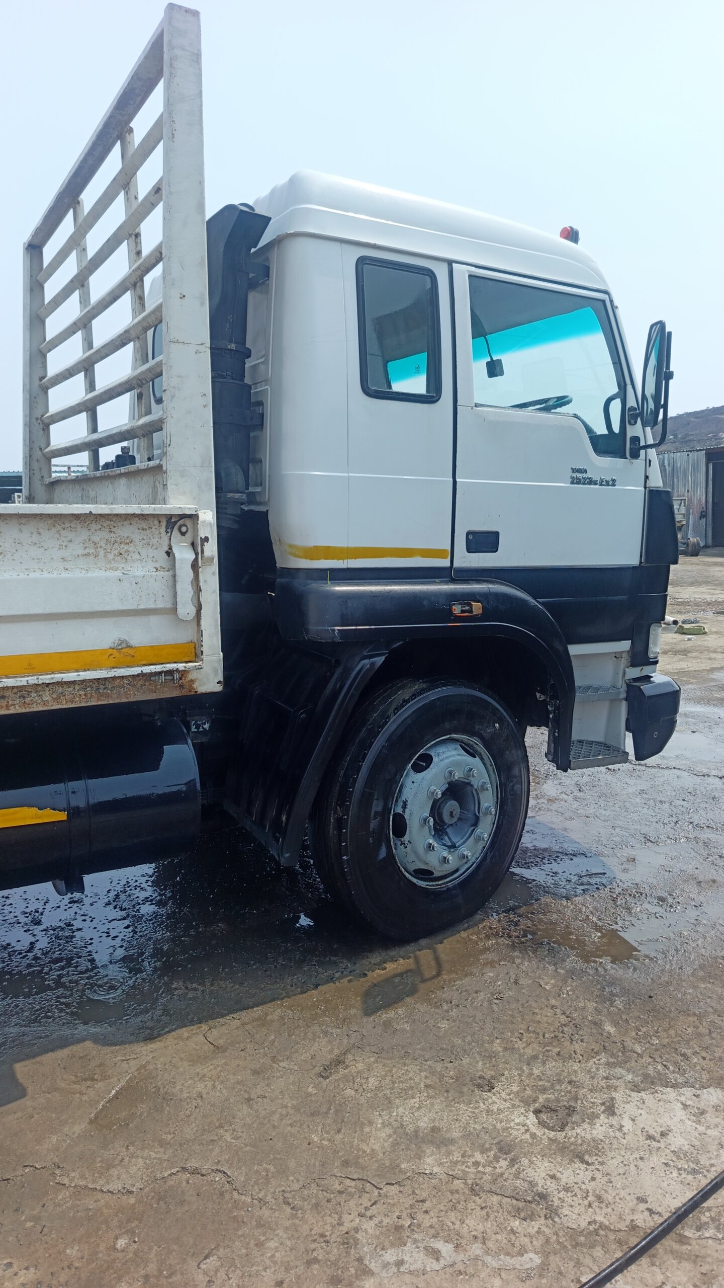 TATA LPT 2523e Dropside Truck / Trok