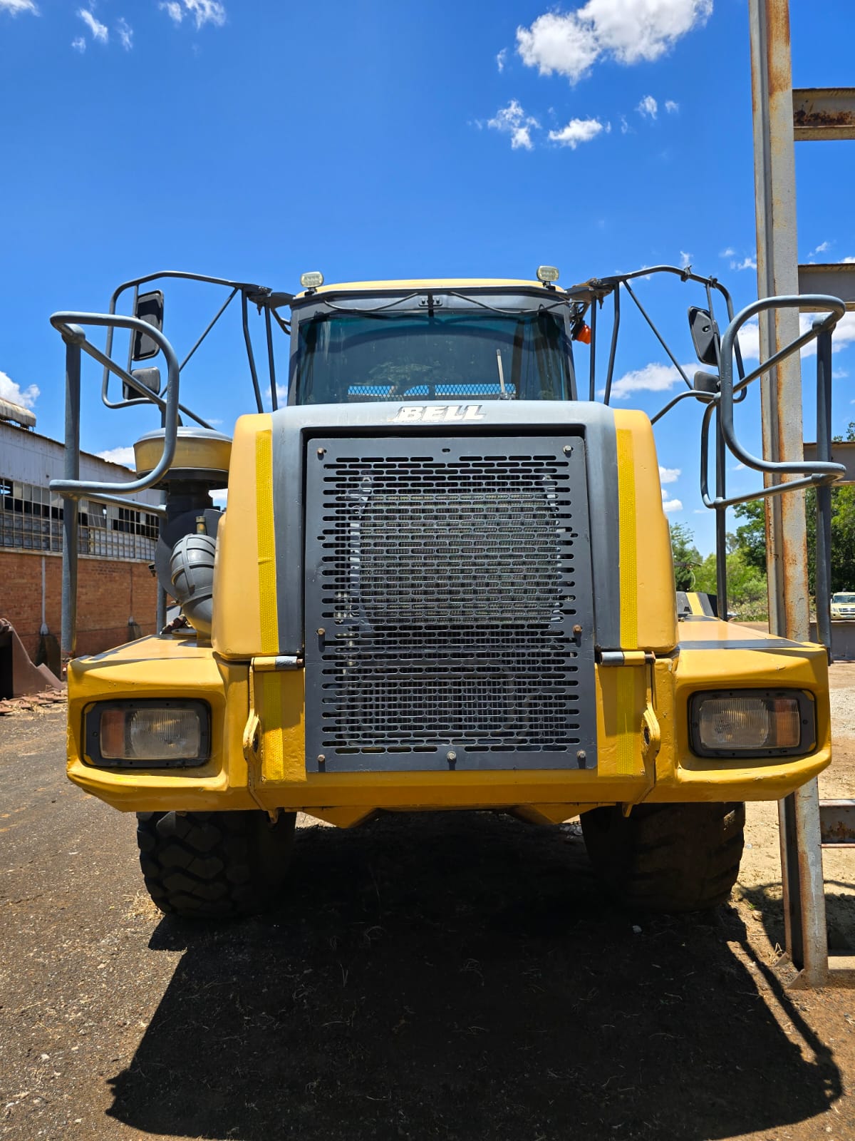 Bell B30D 6x6 Dump Truck - Image 2
