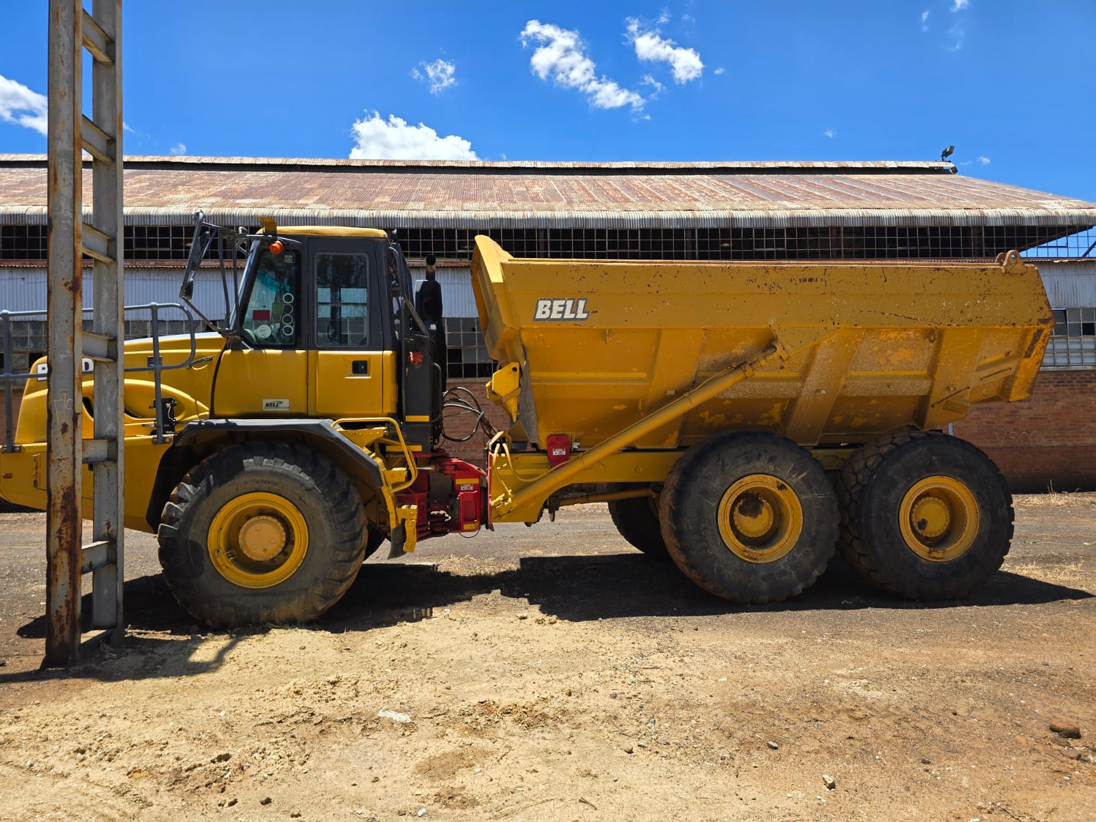 Bell B30D 6x6 Dump Truck - Image 5