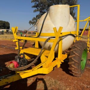 2 000 L Sleep Boom Spuit / Towing Boom Sprayer