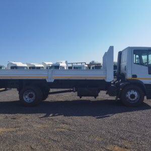 Alternative view of Iveco EuroCargo MLC 140E22 Valkant Trok / Truck