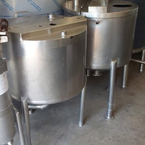 2 x 1 00 L Stainless Steel Tanks / Vlekvrye Staal Tenks