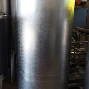 Alternative view of 2 x 800 L Stainless Steel Tanks / Vlekvrye Staal Tenks