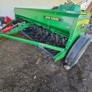 Alternative view of John Deere 450 Planter
