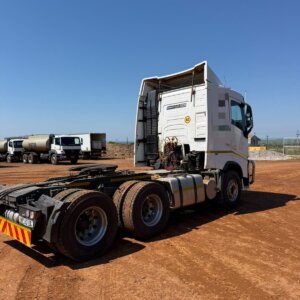 Alternative view of Volvo FM 520 Horse Truck / Trok