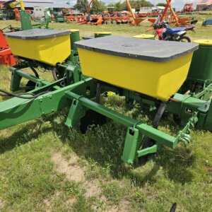 Alternative view of John Deere Mieliebakke / Maize Bin Planter